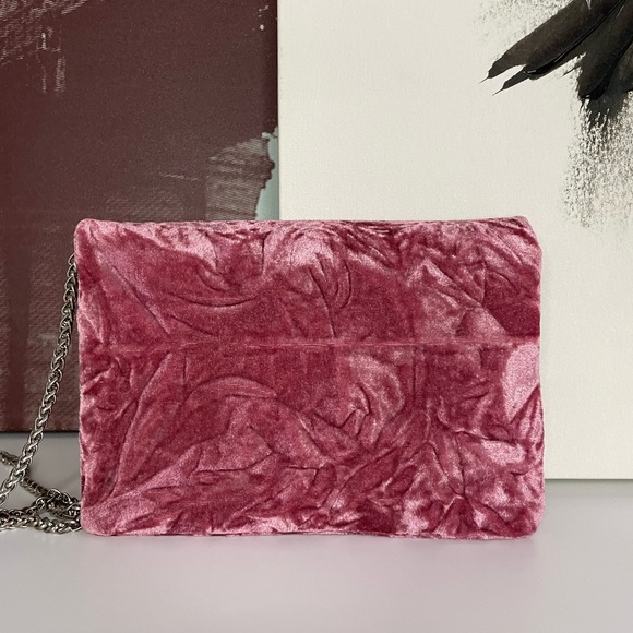 Street Level velvet crossbody bag - Picture 5 of 15